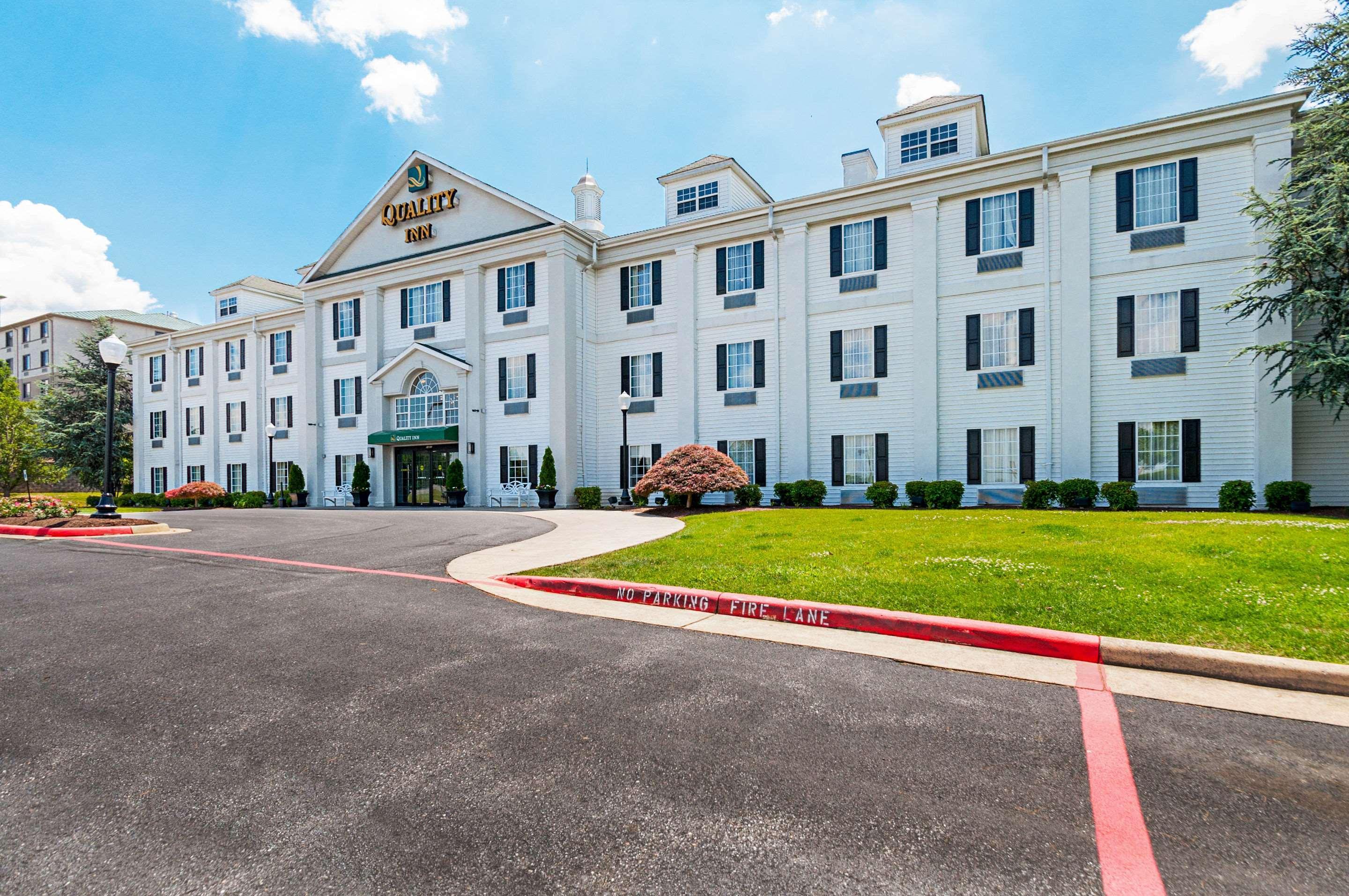 Quality Inn Harrisonburg I-81 Екстер'єр фото